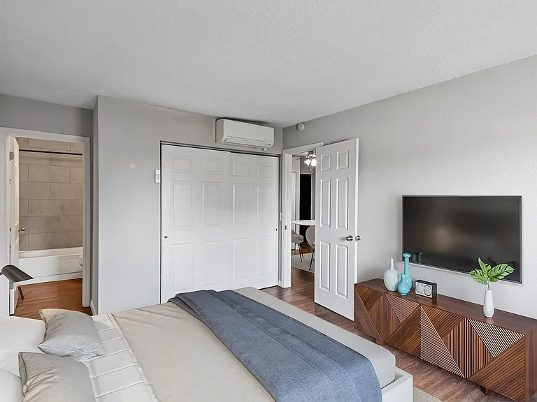 5825 Southwest LLC — Photo 16