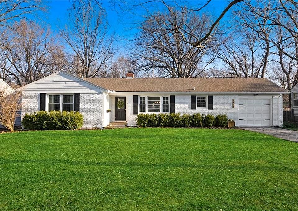 7708 W 67 St with golf course views, that can't be bear!