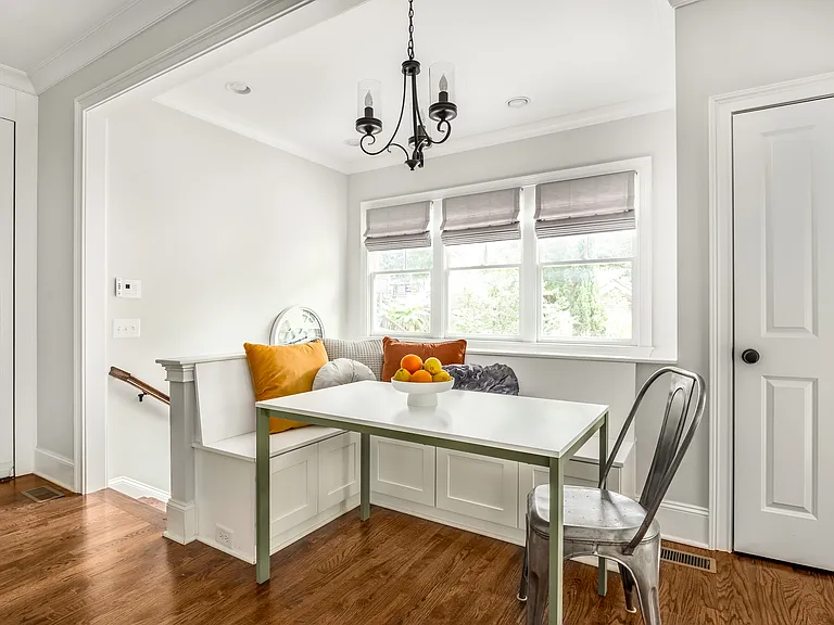 393 N Highland Ave NE #B — Photo 14
