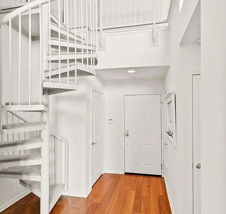 5th image of 1901 S Victoria Avenue #211