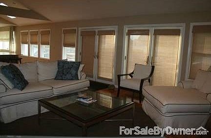 4th image of 11 E Seacrest Ave