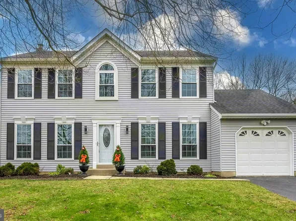 2186 Green Ridge Dr, Warrington, PA 18976