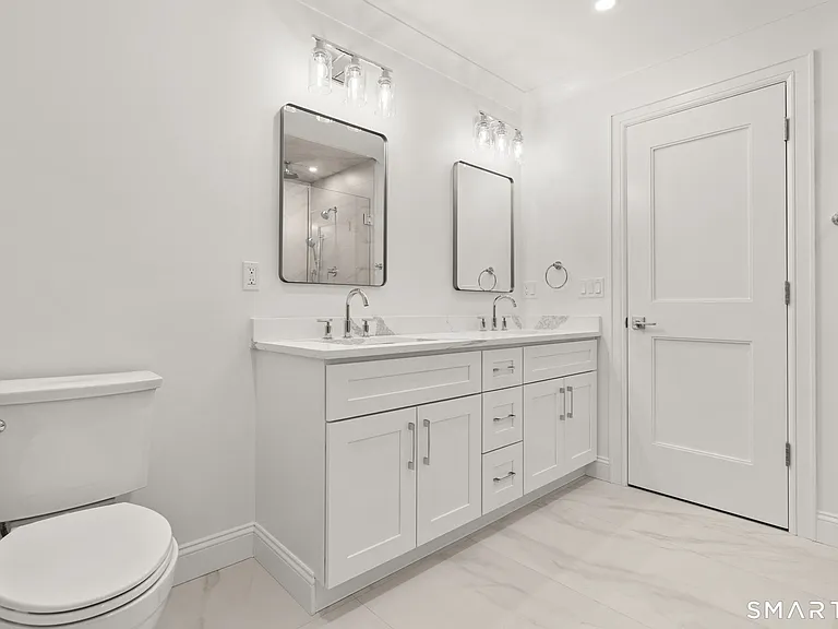 108 New England Ave — Photo 13