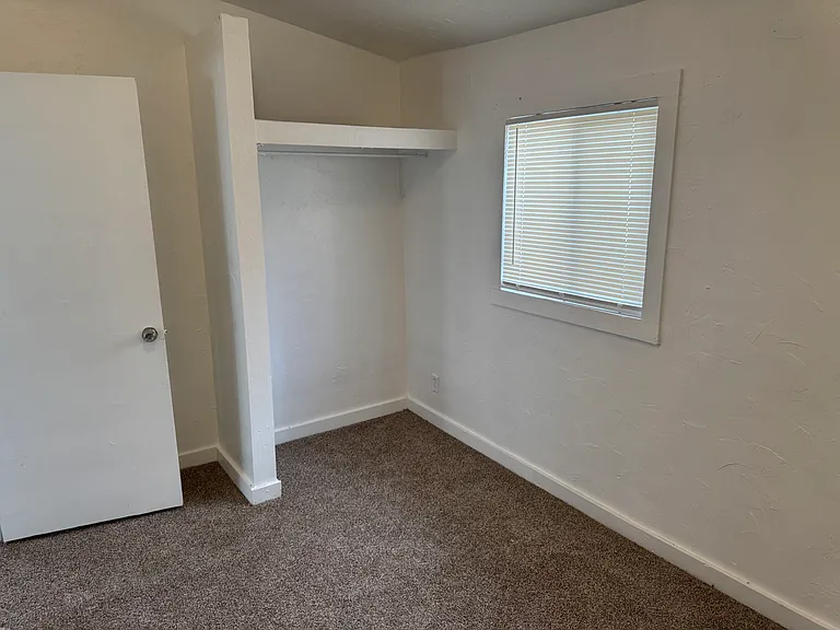 107 N Peach St — Photo 6