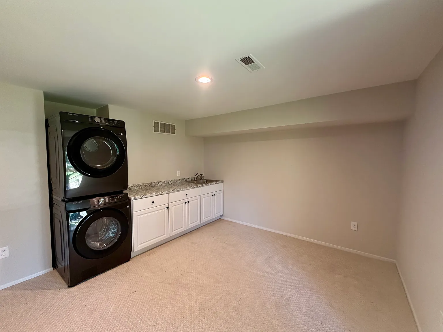 Studio, $1,200 — Photo 2