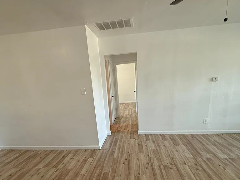 1803 NW Hoover Ave — Photo 5