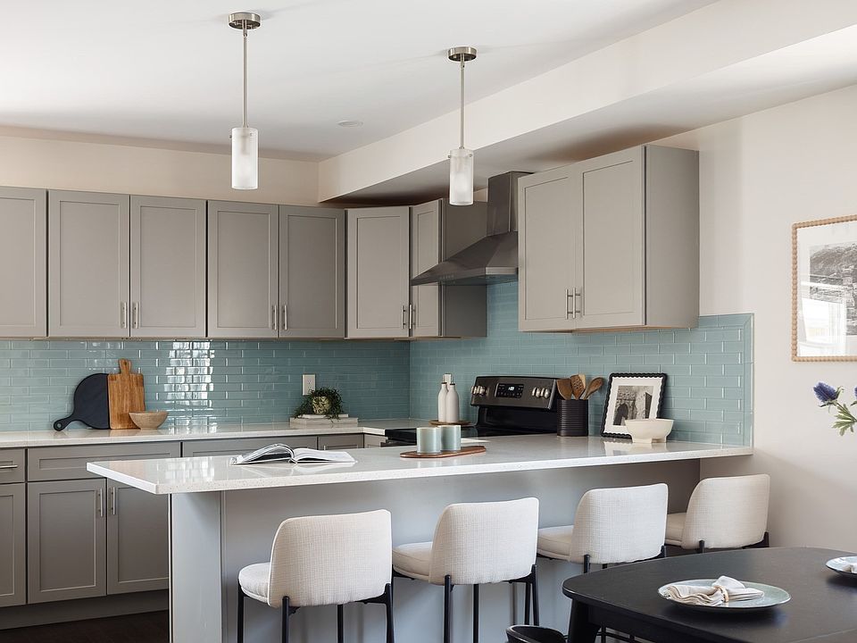1st image of 43 Wright Ave #2