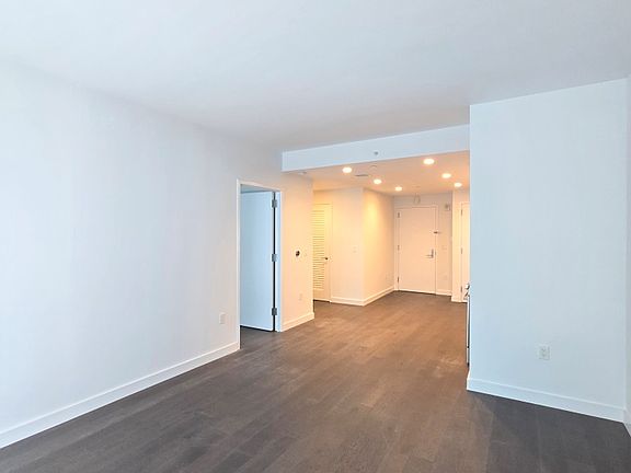 4th image of 13105 40th Rd APT 15R