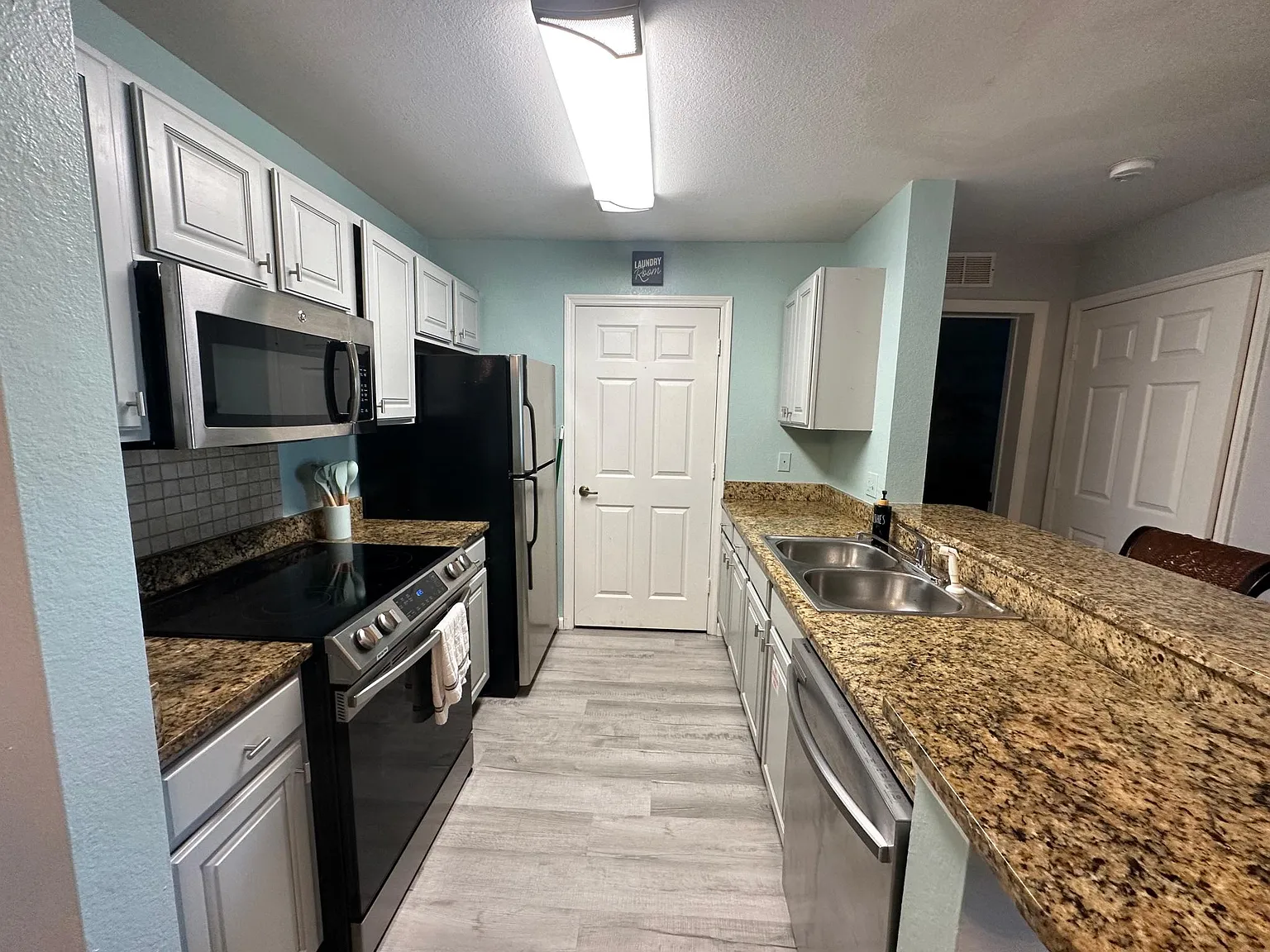 4 bed, 1400 sqft, $2,500 — Photo 4