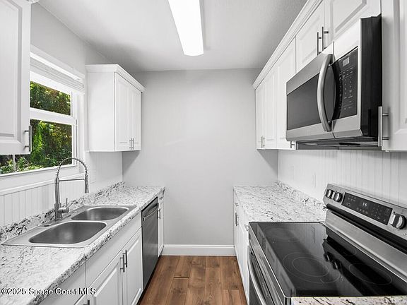 4th image of 1325 17th Ct SW #1325