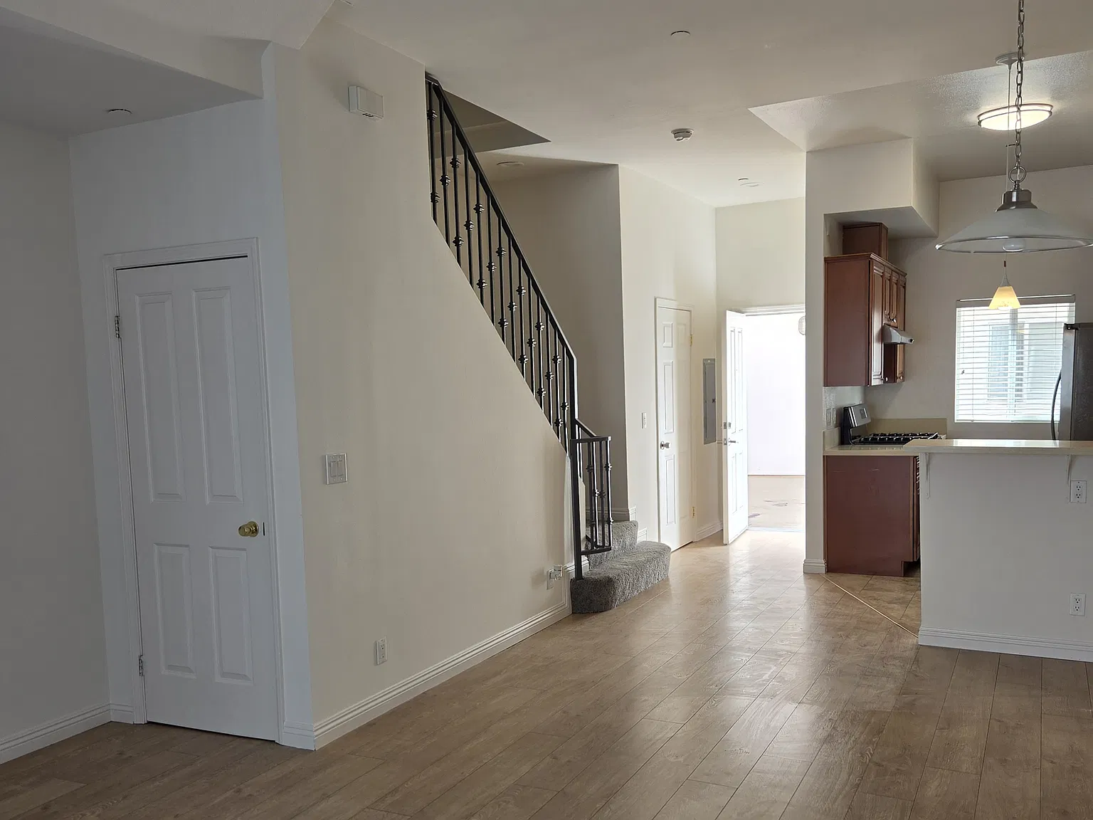 2 bed, 1.5 bath, 1300 sqft, $2,900 — Photo 3