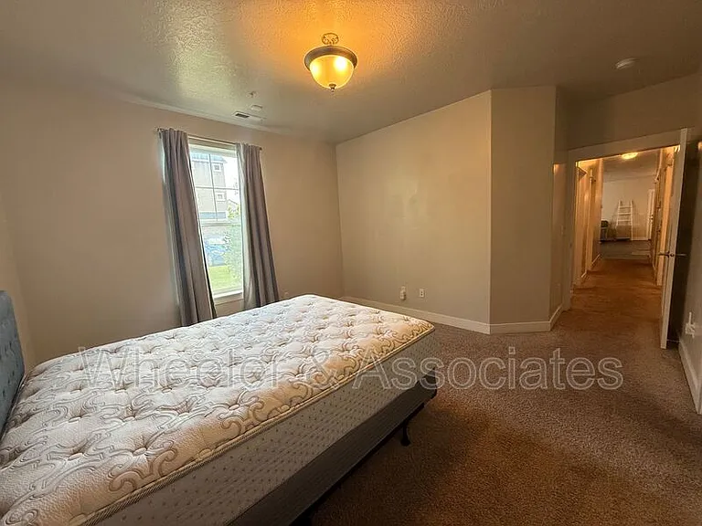 47 W Silver Springs Dr — Photo 9