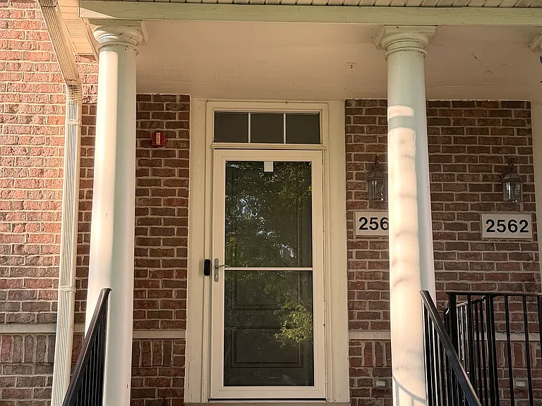 2564 Waterbury Ln — Photo 15
