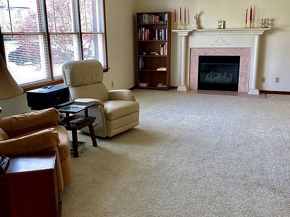 4th image of 107 Suzanne Ln