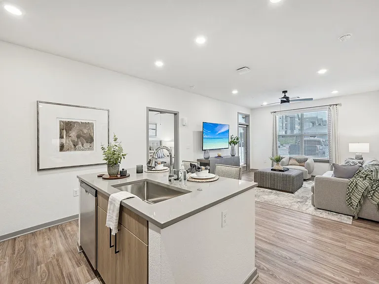 The Garrison Luxury Apartments — Photo 9