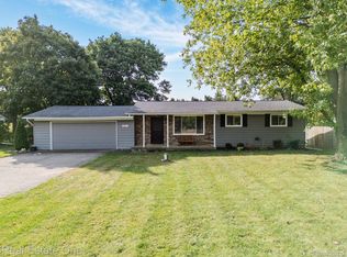 861 Seymour Lake Rd, Oxford, MI 48371