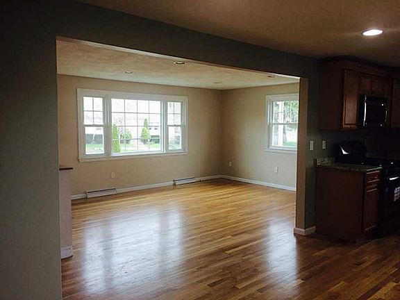 4th image of 157 Wakefield St