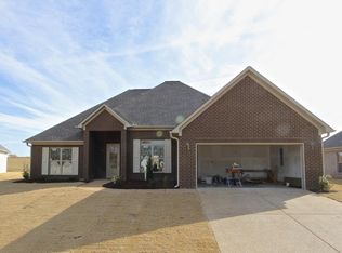 209 Greenhill Dr, Jackson, TN 38305