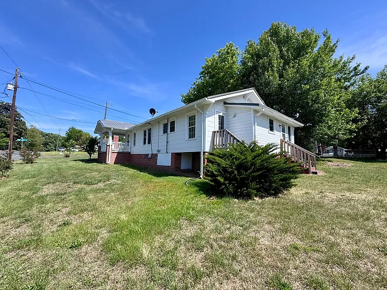 602 Highland St #A — Photo 3
