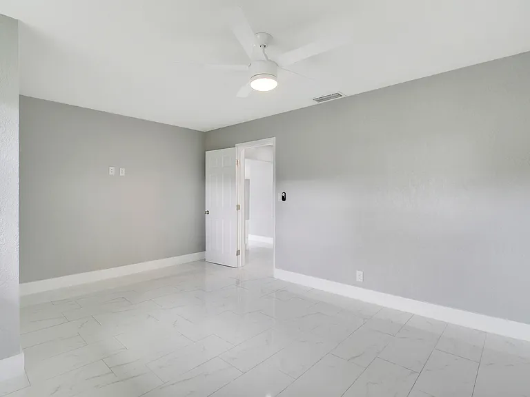 1231 SW 32nd St — Photo 21