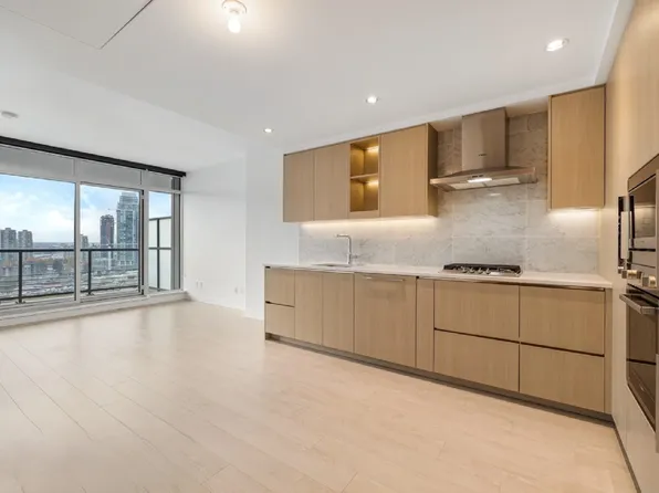 4720 Lougheed Hwy, Burnaby, BC
