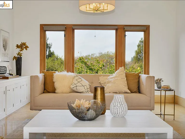 1 Hillwood Pl — Photo 4
