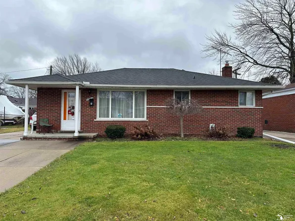22212 Visnaw St, Saint Clair Shores, MI 48081