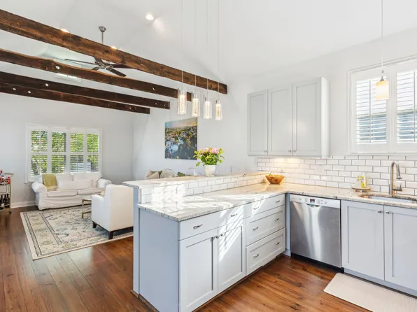 223 Fishburne St, Charleston, SC 29403