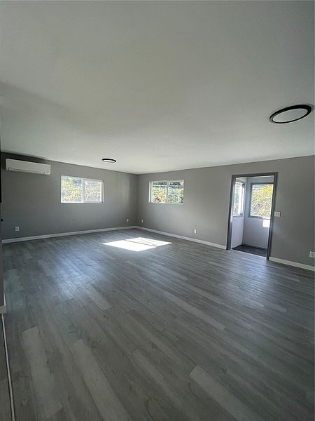 4th image of 217 Bradford Street