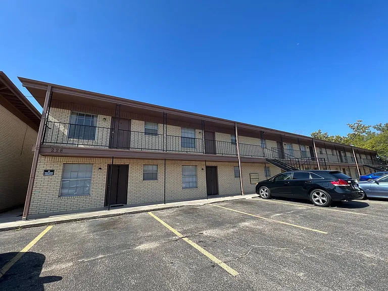 228 Hold Street — Photo 1