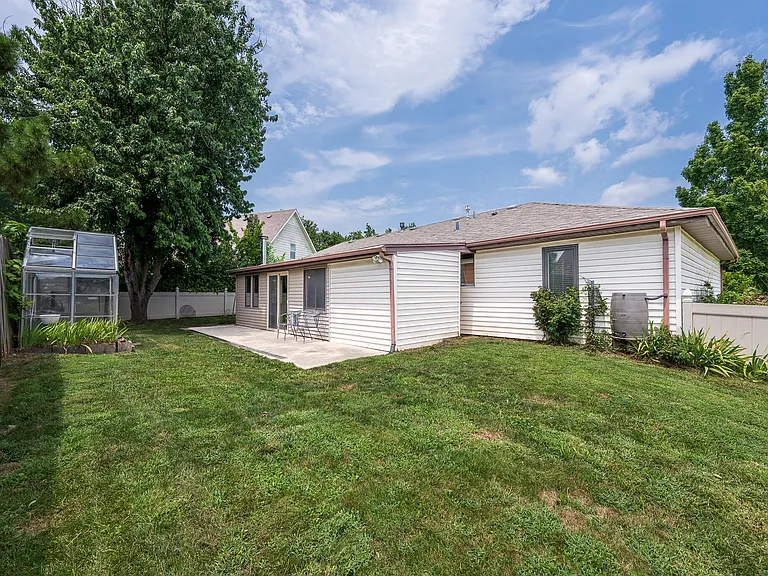 2301 Winchester Dr — Photo 25