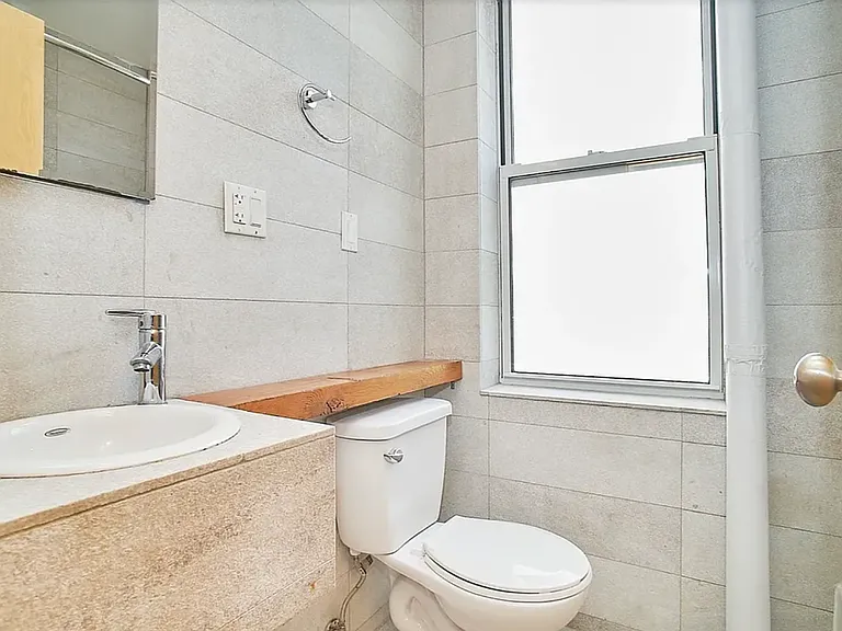 75 Baxter St #5 — Photo 6