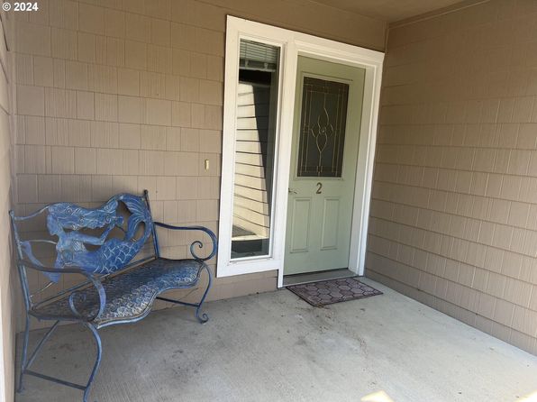 817 Easy St, Brookings, OR 97415