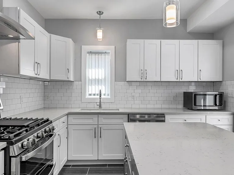 1310 Riggs St NW — Photo 15