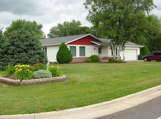 108 W Cedar St, Abbotsford, WI 54405