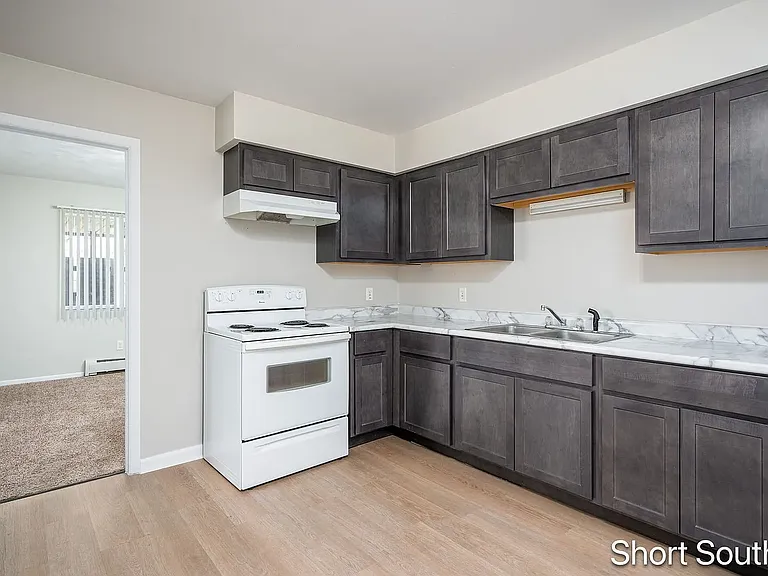 Lakewood Apartments — Photo 13