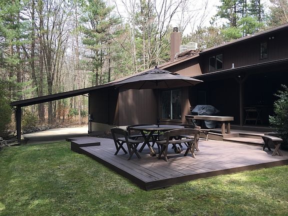 3rd image of 1364 Deerfield Dr
