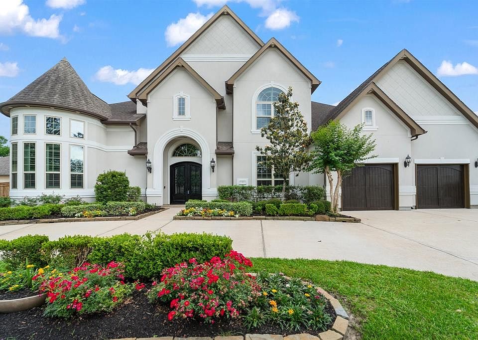 1st image of 18 Lake Como Drive