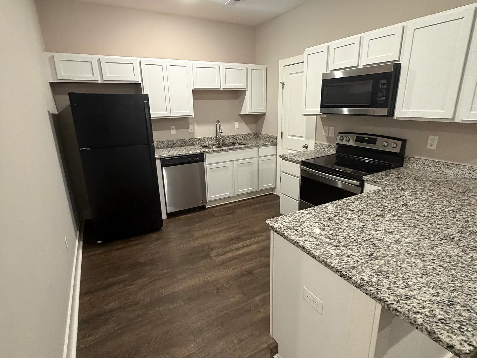 3 bed, 1238 sqft, $1,500 — Photo 2