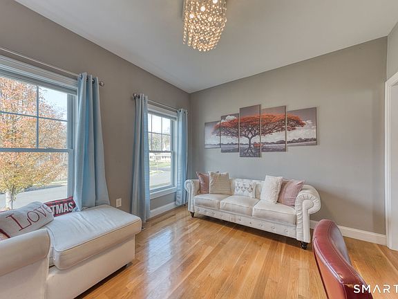 5th image of 10 Talias Trail