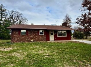 5747 Sand Rock Rd, Smithton, IL 62285