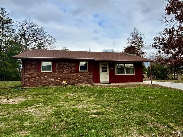 5747 Sand Rock Rd, Smithton, IL 62285