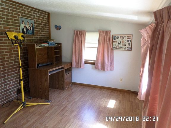 poor photo of sunroom