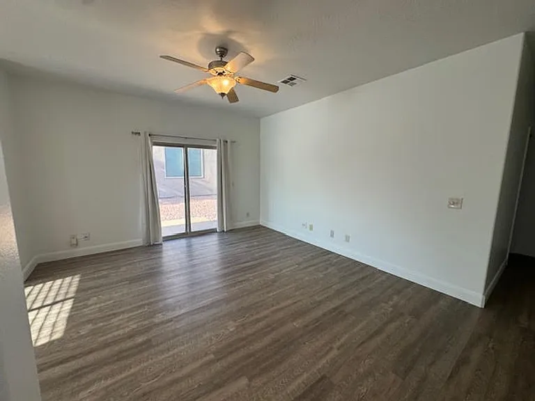 472 N 2480 W — Photo 2