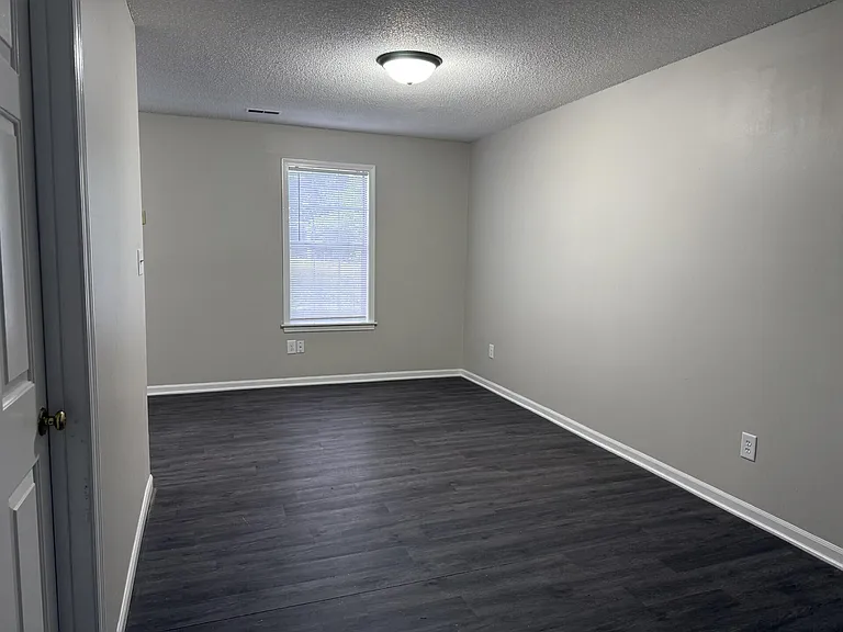 2216 Live Oak Ln — Photo 4