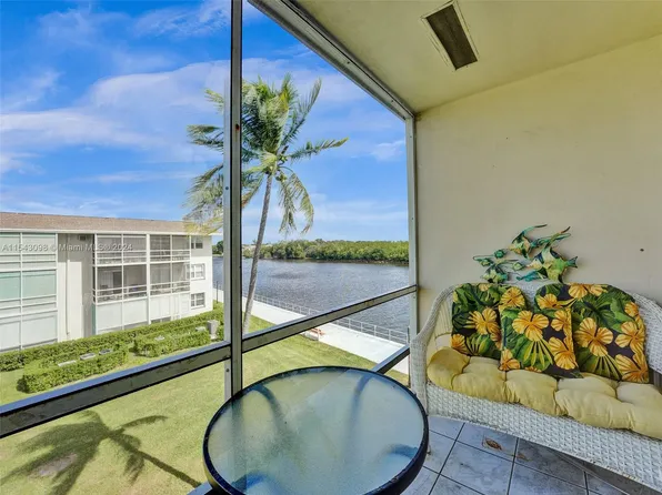650 Horizons E APT 311, Boynton Beach, FL 33435