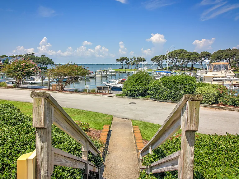 590 Marina Dr #1-D22 — Photo 35