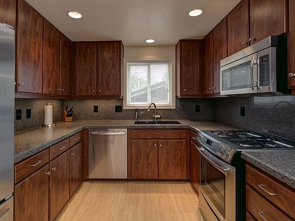 5th image of 2369 Heather Dr