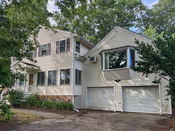2nd image of 744 Boston Rd