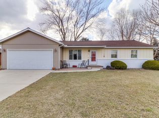 411 S Maple Ave, Minier, IL 61759